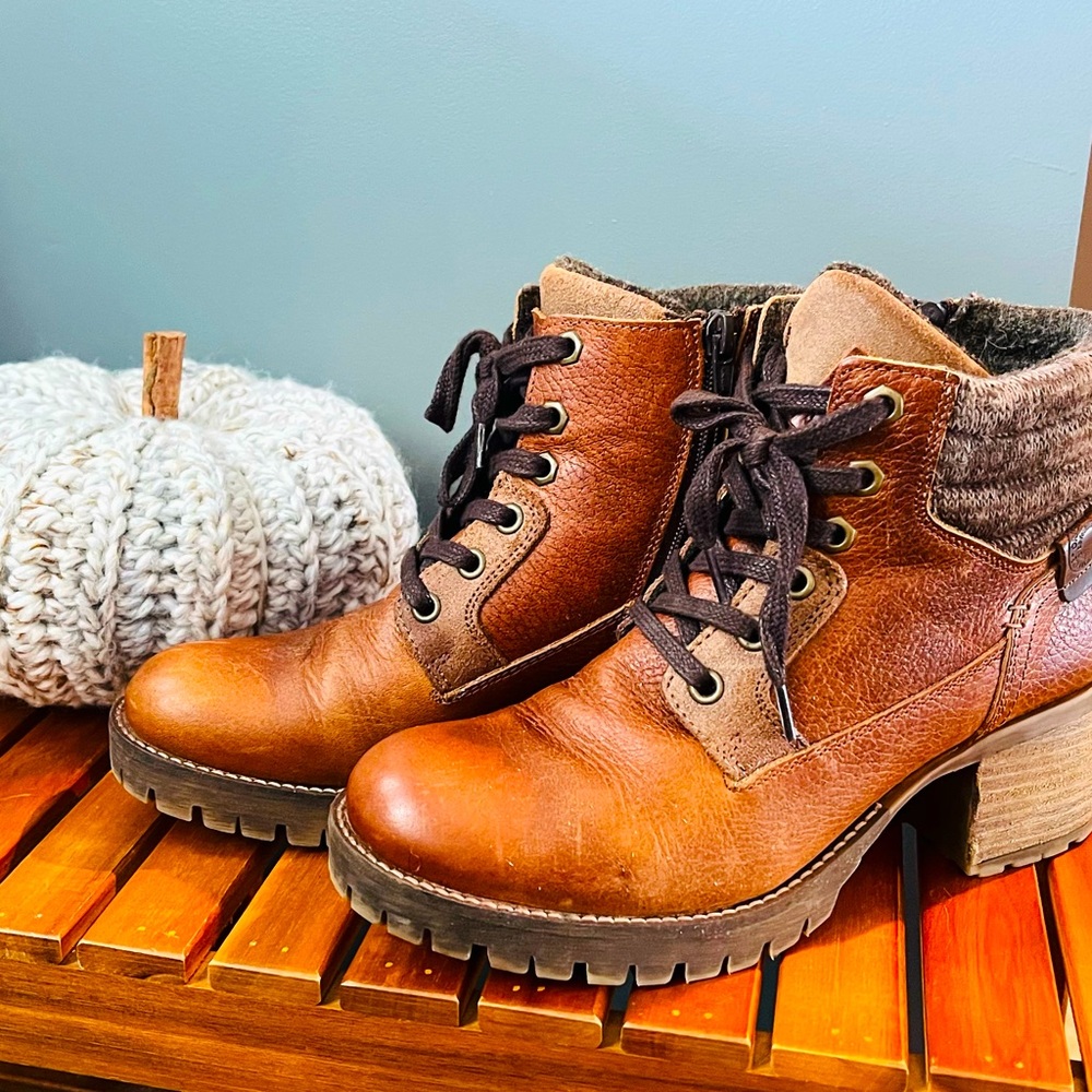 Women’s leather ankle boots